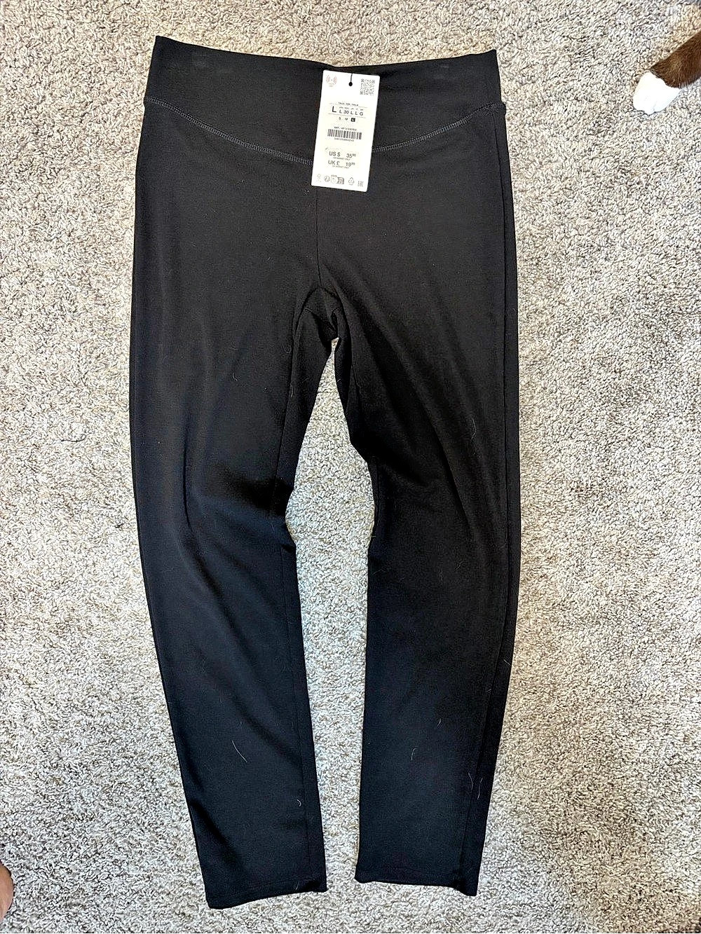 Zara Black capris Size Large NWT